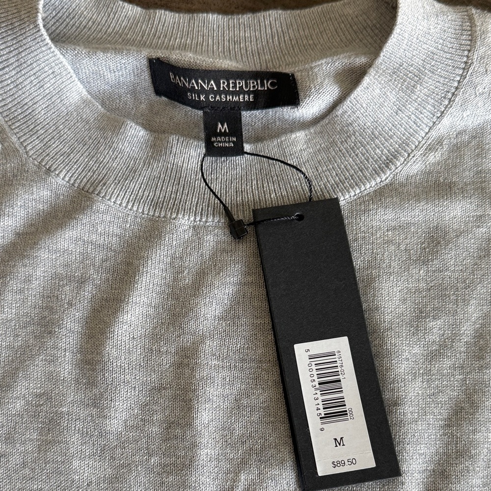 Banana Republic Women's Light Gray Crewneck Sweater - Picture 2 of 6